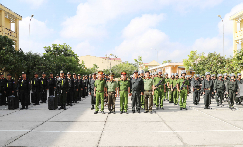 Công an Sóc Trăng ra quân huấn luyện nghiệp vụ CSCĐ năm 2025 -1