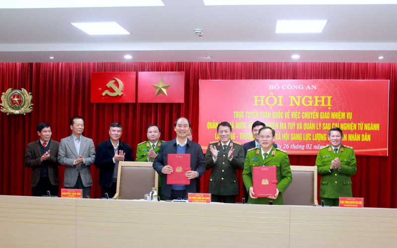 Bài 4: Không để ngắt quãng công việc, nâng cao chất lượng phục vụ người dân -0