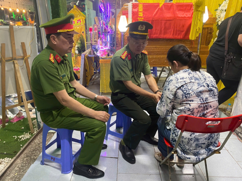 Lãnh đạo tỉnh Bà Rịa-Vũng Tàu đến thăm hỏi, gửi lời chia buồn gia đình chiến sĩ Cảnh sát hy sinh  -4