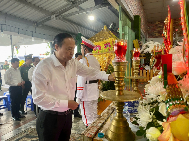 Lãnh đạo tỉnh Bà Rịa-Vũng Tàu đến viếng, chia buồn cùng gia đình chiến sĩ Cảnh sát hy sinh  -0