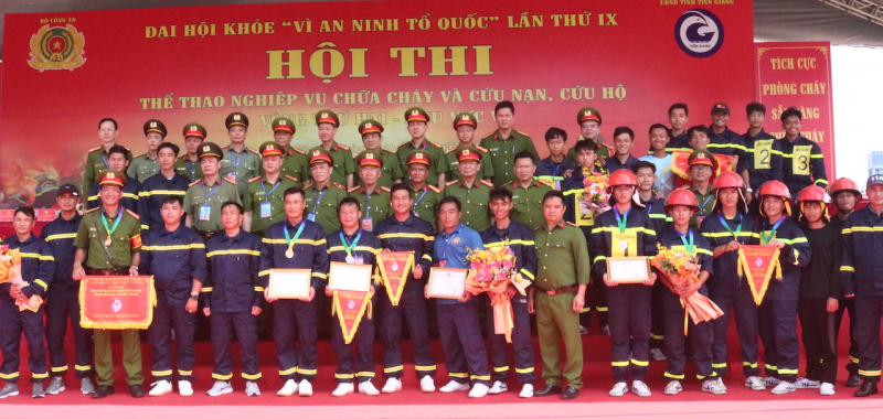 Sôi nổi hội thi thể thao nghiệp vụ chữa cháy và cứu nạn, cứu hộ tại khu vực miền Tây -0