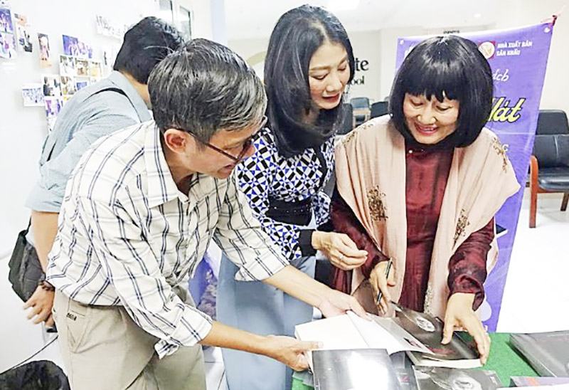 Gặp lại Nguyễn Thị Minh Ngọc bên “Hồ nước mùa xuân” -0