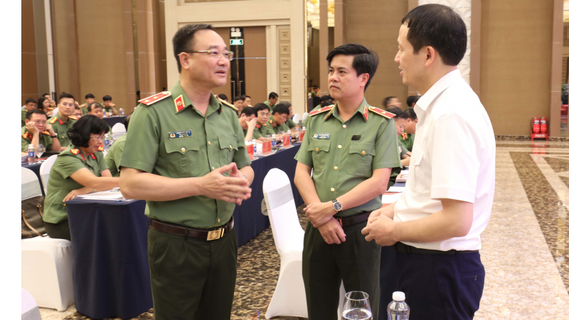 Bảo đảm để công nhân, người lao động sống, làm việc trong môi trường trật tự, kỷ cương, an ninh, an toàn -0