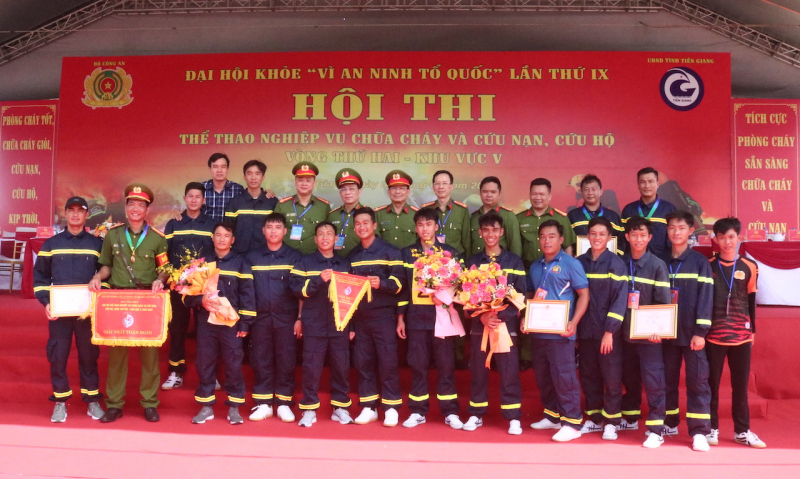 Sôi nổi hội thi thể thao nghiệp vụ chữa cháy và cứu nạn, cứu hộ tại khu vực miền Tây -0
