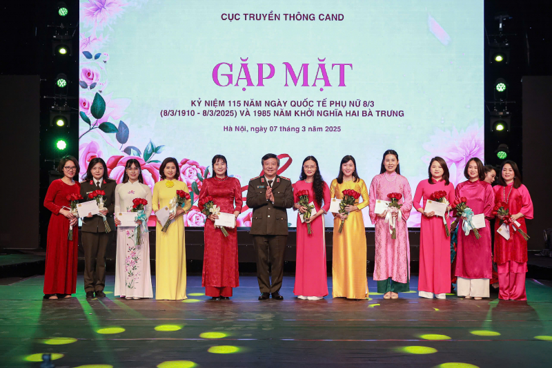 Cục Truyền thông CAND  gặp mặt kỷ niệm Ngày Quốc tế Phụ nữ 8/3 -0