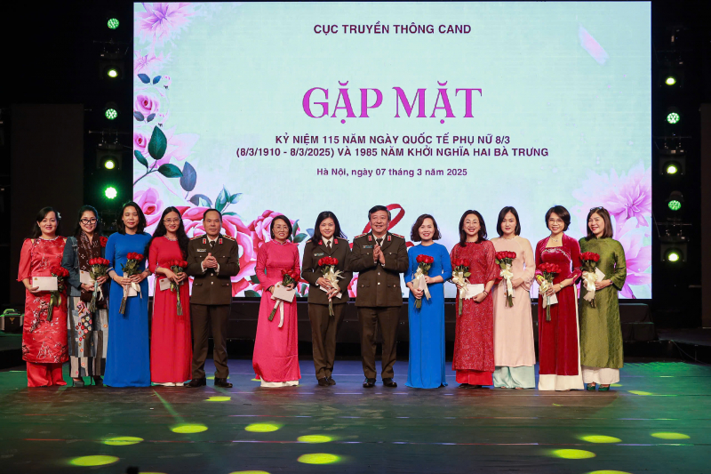 Cục Truyền thông CAND  gặp mặt kỷ niệm Ngày Quốc tế Phụ nữ 8/3 -0