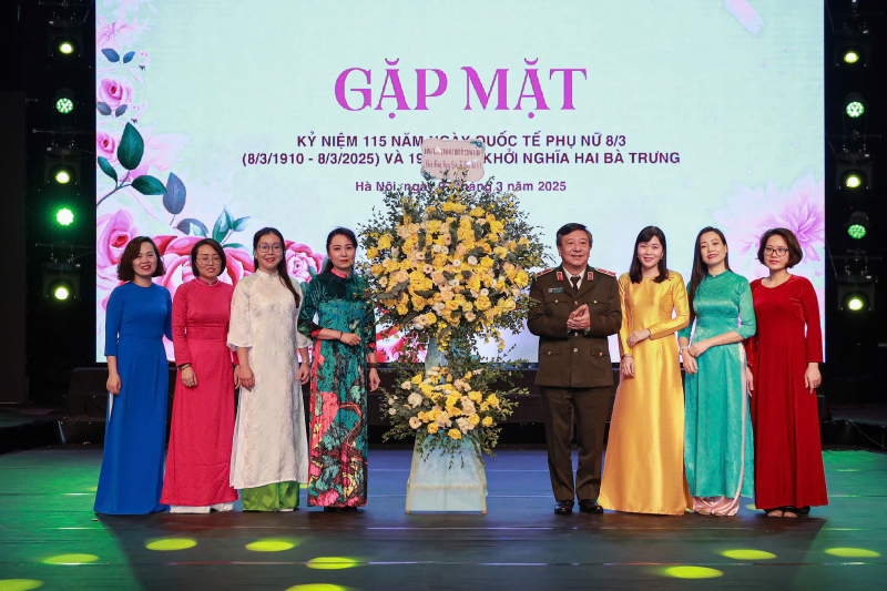 Cục Truyền thông CAND  gặp mặt kỷ niệm Ngày Quốc tế Phụ nữ 8/3 -0