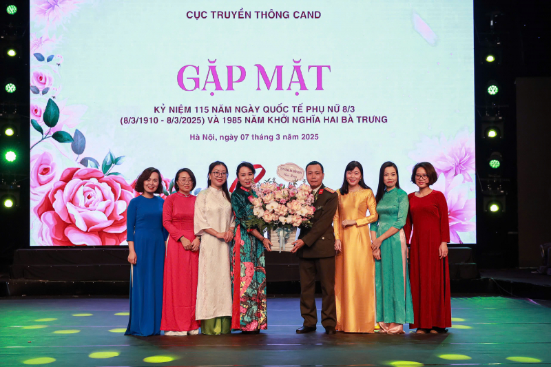 Cục Truyền thông CAND  gặp mặt kỷ niệm Ngày Quốc tế Phụ nữ 8/3 -0