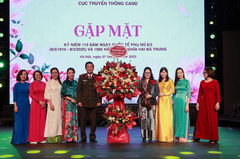 Cục Truyền thông CAND  gặp mặt kỷ niệm Ngày Quốc tế Phụ nữ 8/3 -0