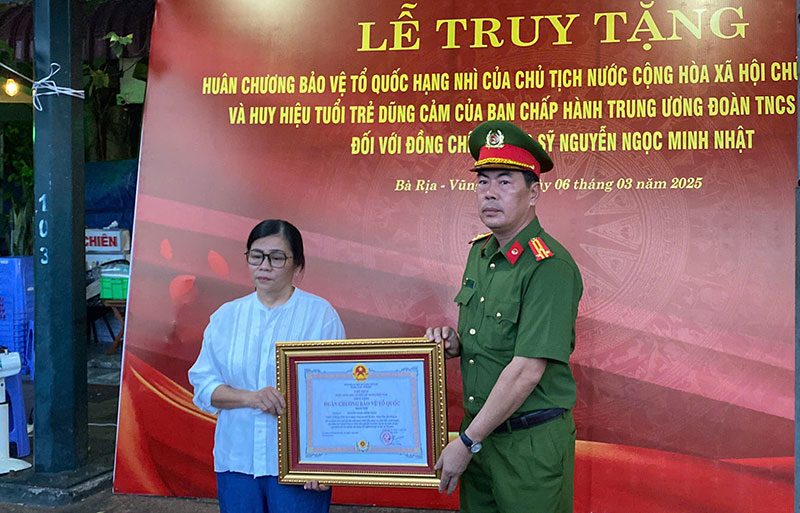 Anh đã ngã xuống vì bình yên cho nhân dân -1