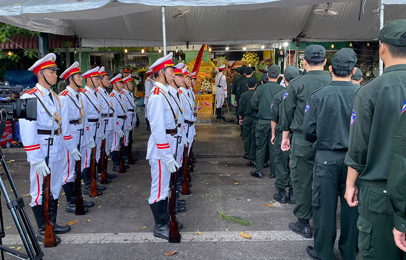 Anh đã ngã xuống vì bình yên cho nhân dân -0