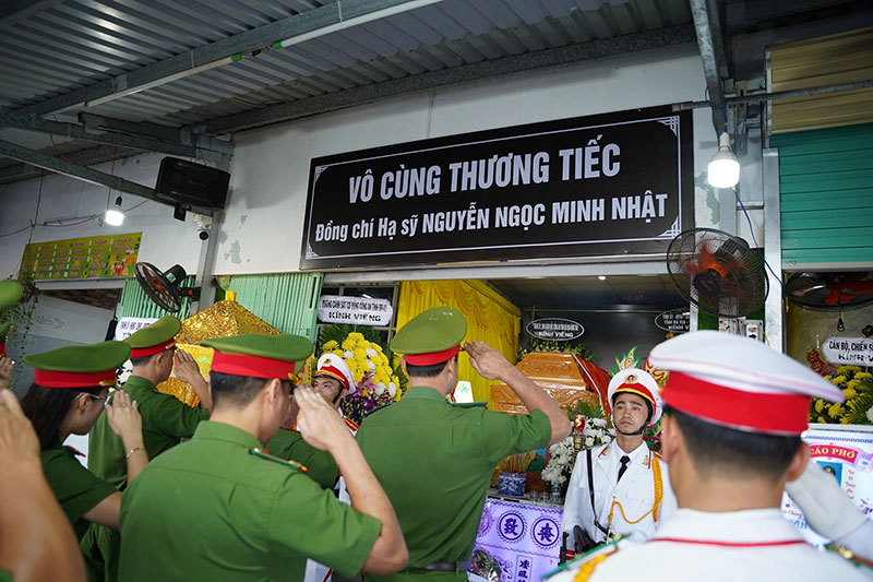 Anh đã ngã xuống vì bình yên cho nhân dân -1