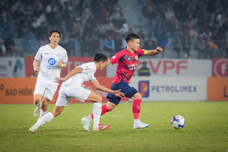 CLB Bóng đá Công an Hà Nội cầm hòa đương kim vô địch V.league - Báo Công an Nhân dân điện tử