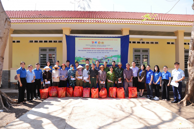 Đoàn thanh niên Công an Bình Dương với chương trình Tháng ba biên giới -0