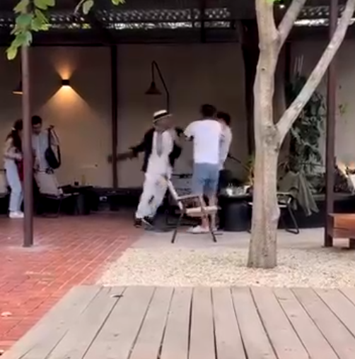 Thực hư clip Chủ tịch Tập đoàn Trung Nguyên Đặng Lê Nguyên Vũ đánh nhau trong quán cà phê? -1