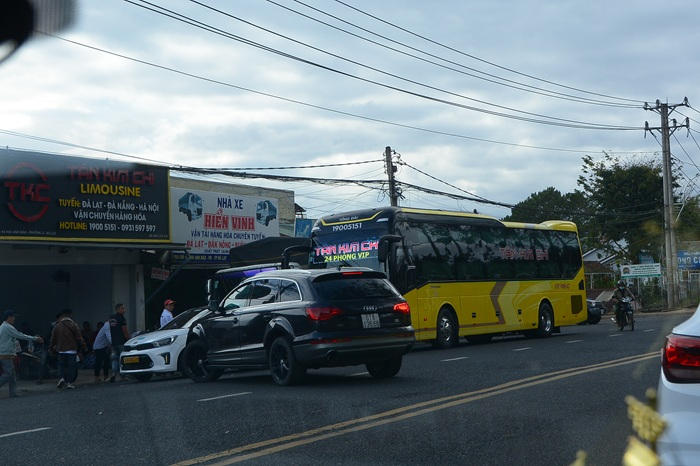 Giám đốc Công an tỉnh Lâm Đồng chỉ đạo xử lý nghiêm xe khách vi phạm -0