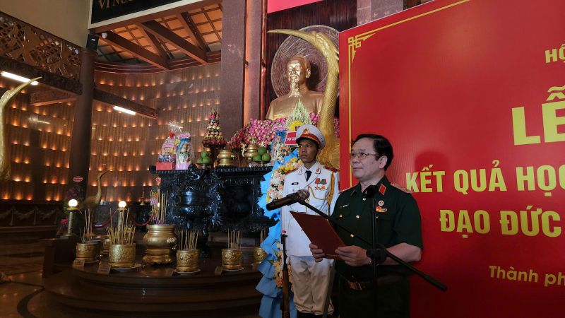 Đoàn cựu chiến binh tiêu biểu toàn quốc dâng hương báo công tại TP Hồ Chí Minh -0