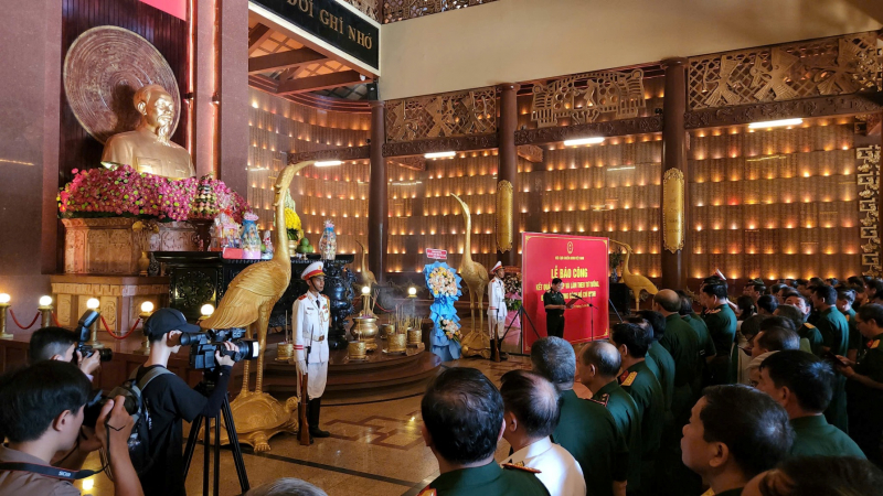 Đoàn cựu chiến binh tiêu biểu toàn quốc dâng hương báo công tại TP Hồ Chí Minh -2