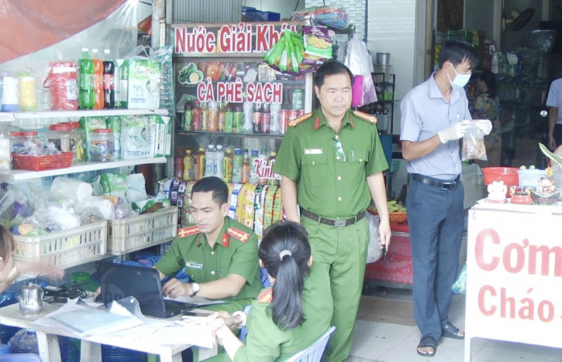 Xử phạt 5 cơ sở dịch vụ ăn uống vi phạm an toàn thực phẩm -0