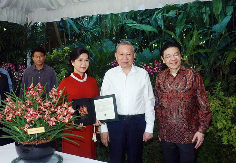 Tổng Bí thư và Phu nhân đặt tên hoa lan tại Vườn lan Quốc gia ở Singapore -0