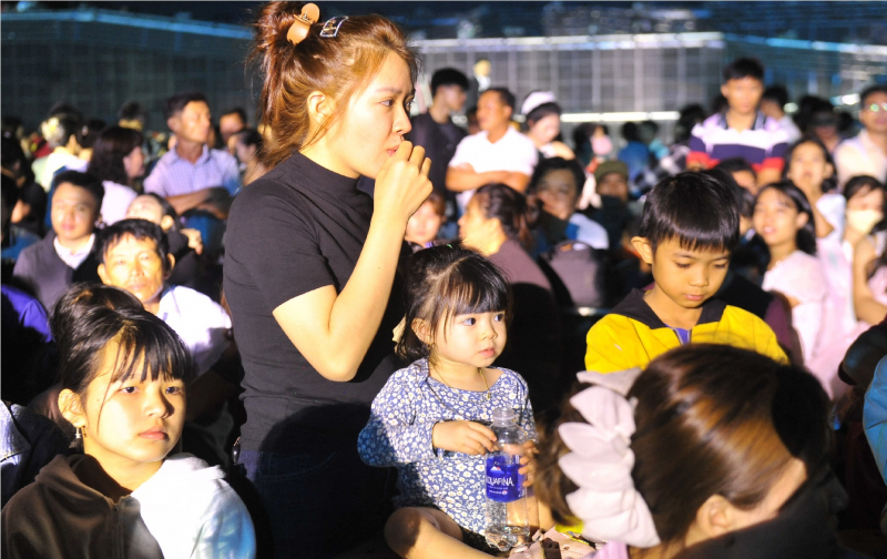 Mãn nhãn tiệc ánh sáng với 500 thiết bị bay trên bầu trời Buôn Ma Thuột -0