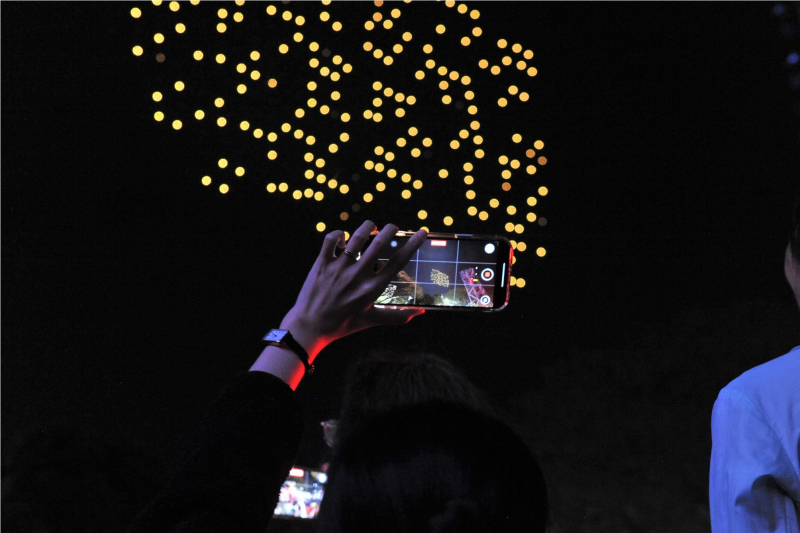 Mãn nhãn tiệc ánh sáng với 500 thiết bị bay trên bầu trời Buôn Ma Thuột -0