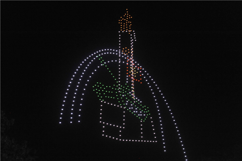 Mãn nhãn tiệc ánh sáng với 500 thiết bị bay trên bầu trời Buôn Ma Thuột -0