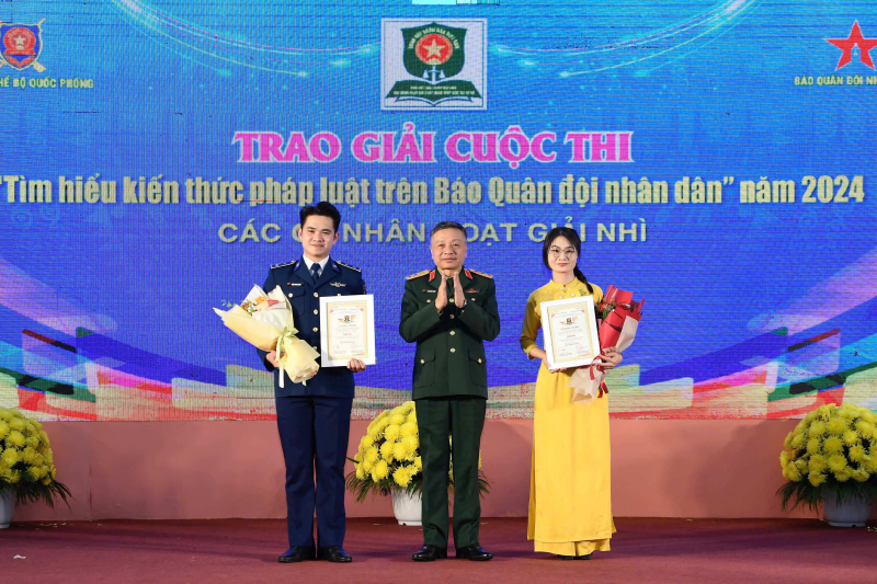 Trao giải Cuộc thi “Tìm hiểu kiến thức pháp luật trên Báo Quân đội nhân dân” -0