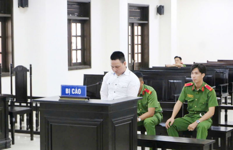 Lĩnh trên 14 năm tù do dụ dỗ trẻ em chơi trò 