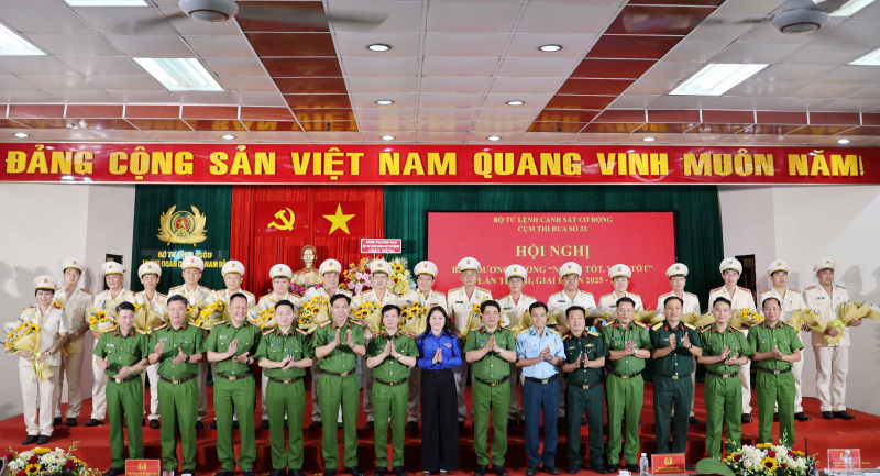 Cụm thi đua số 33 – Bộ Tư lệnh CSCĐ biểu dương, tôn vinh 80 gương “người tốt, việc tốt” -0