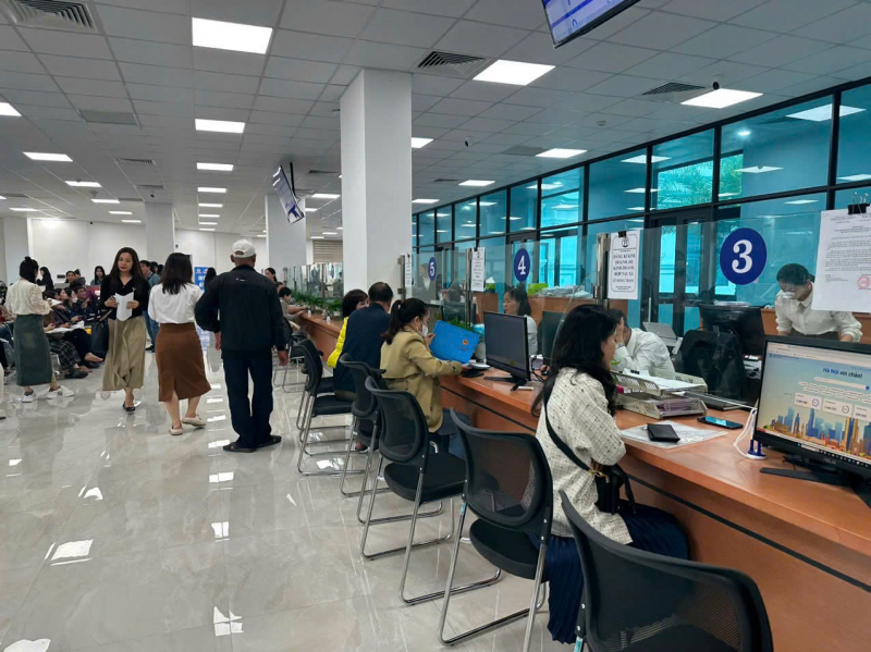 Trung tâm Phục vụ hành chính công Hà Nội: Tiết kiệm thời gian đi lại, giảm chi phí cho người dân -0