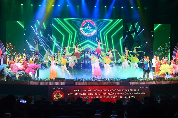 Sôi nổi hội diễn nghệ thuật quần chúng CAND khu vực 2 -0