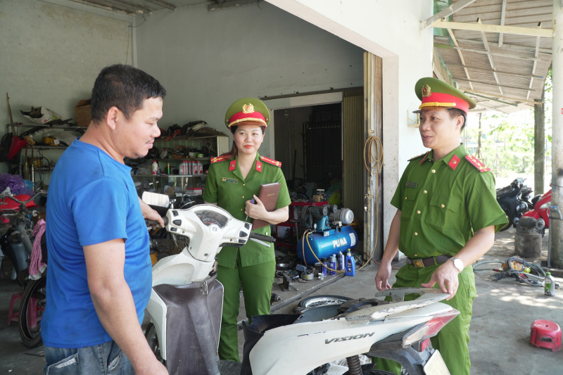 Bố trí “người đi theo việc”  để nâng cao chất lượng phục vụ nhân dân -0