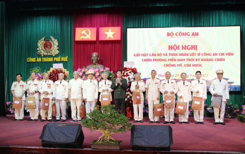 Gặp mặt cán bộ Công an chi viện chiến trường miền Nam thời kỳ kháng chiến chống Mỹ -0