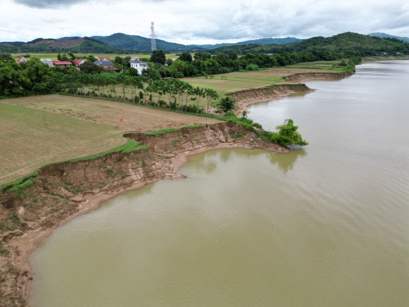 Nguy cơ cuốn trôi dự án kè hơn 82 tỷ bên bờ sông Mã -0