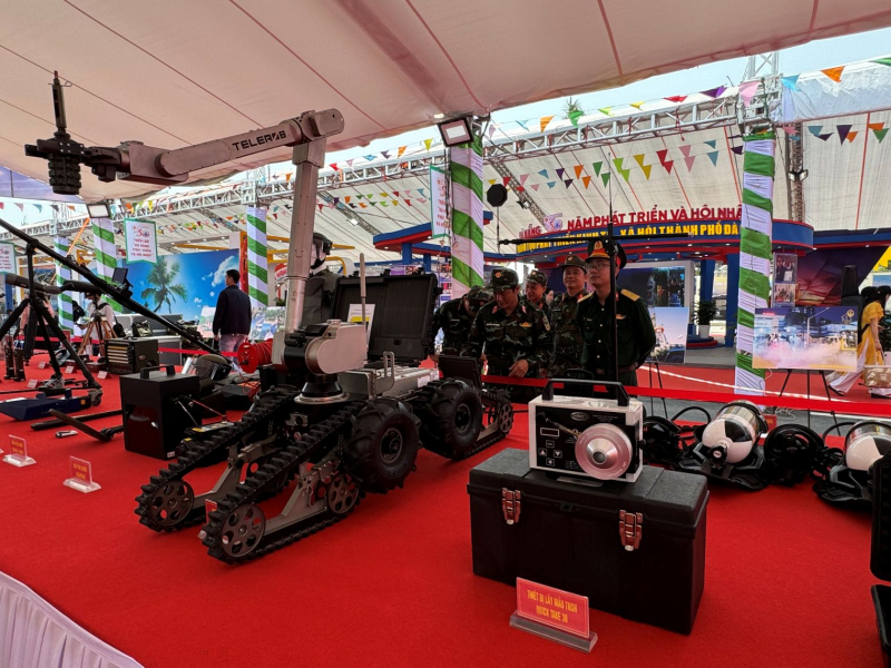 Khai mạc triển lãm “Đà Nẵng - Phát triển và Hội nhập” -0