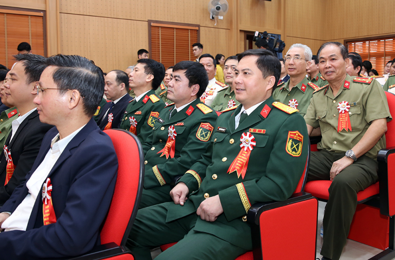 Trầm lặng mà sáng chói - 50 năm một dáng hình cảnh vệ -3