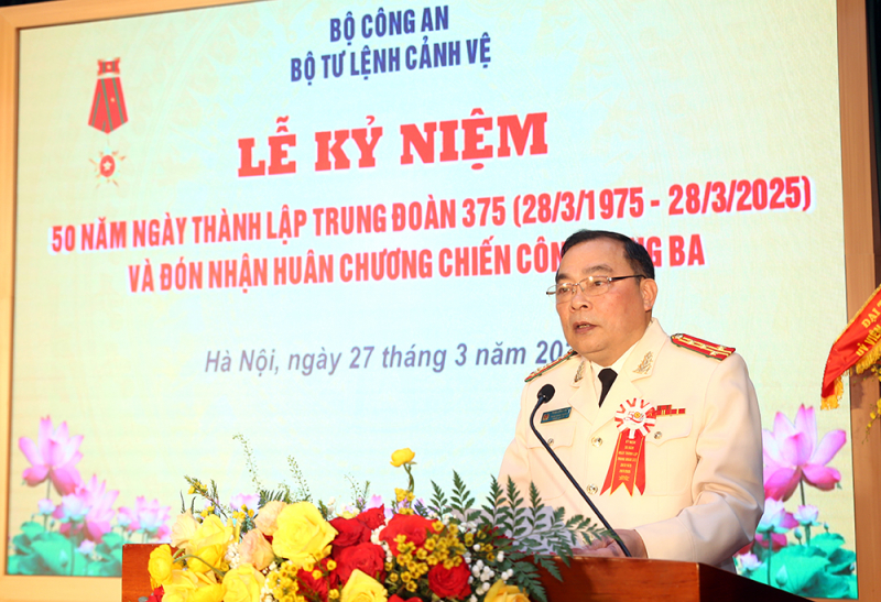 Trầm lặng mà sáng chói - 50 năm một dáng hình cảnh vệ -0