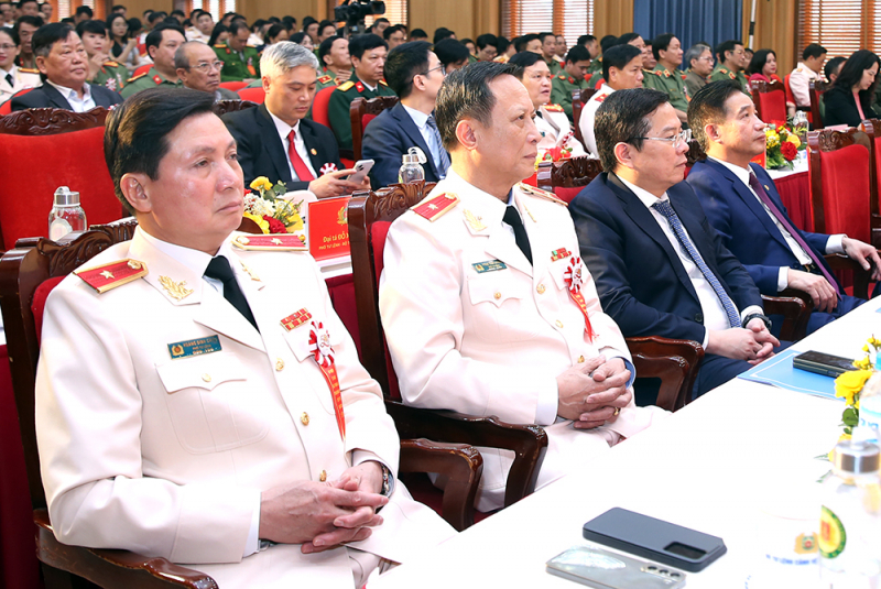 Trầm lặng mà sáng chói - 50 năm một dáng hình cảnh vệ -4