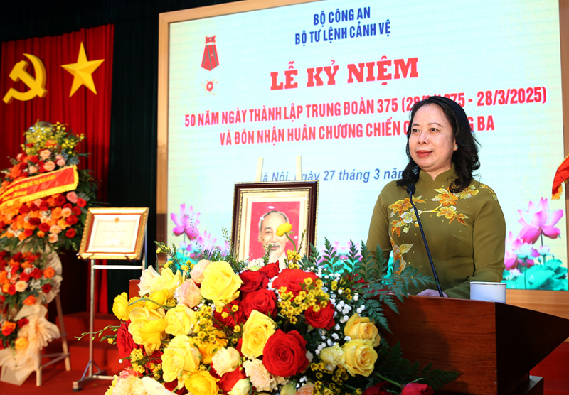 Trầm lặng mà sáng chói - 50 năm một dáng hình cảnh vệ -0