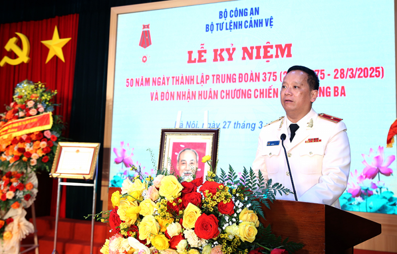 Trầm lặng mà sáng chói - 50 năm một dáng hình cảnh vệ -0