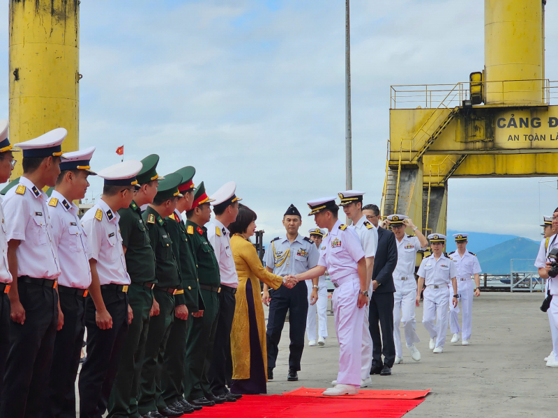 Tàu huấn luyện Suzunami của Lực lượng Tự vệ trên biển Nhật Bản thăm hữu nghị Đà Nẵng -0
