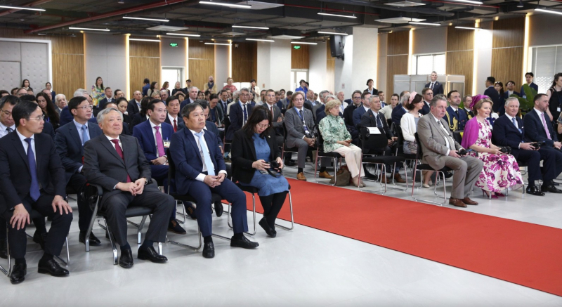 Phó Thủ tướng Thường trực Nguyễn Hòa Bình và Nhà vua Bỉ dự lễ khai trương Tổ hợp Văn phòng dịch vụ KCN Bắc Tiền Phong -0