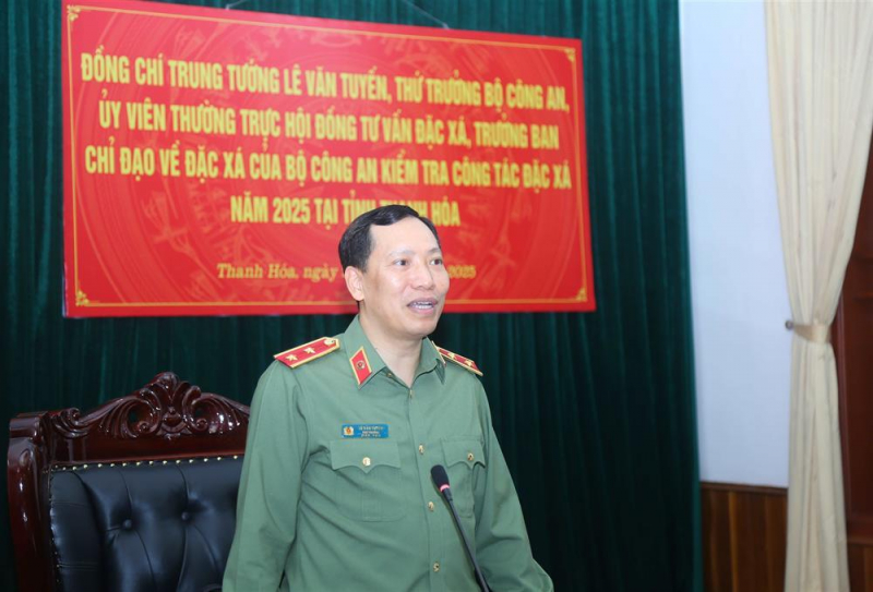 Deputy Minister Le Van Tuyen inspects amnesty work in Thanh Hoa -2