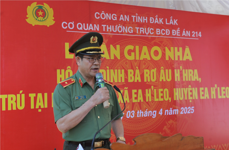 Công an Đắk Lắk bàn giao nhà tình nghĩa cho công dân hồi hương -0