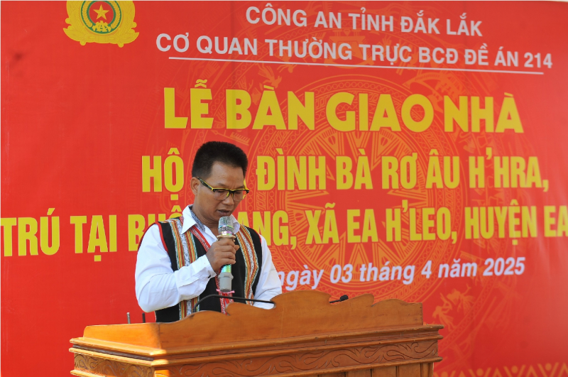 Công an Đắk Lắk bàn giao nhà tình nghĩa cho công dân hồi hương -0