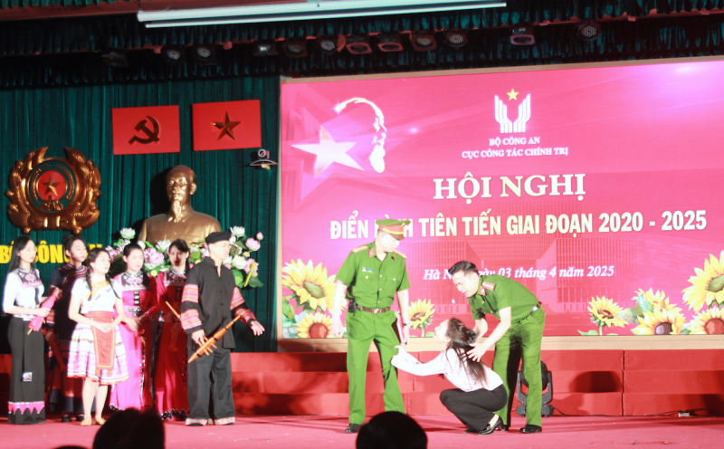 Tuyên dương 20 điển hình tiên tiến trách nhiệm, sáng tạo của Cục Công tác chính trị -0