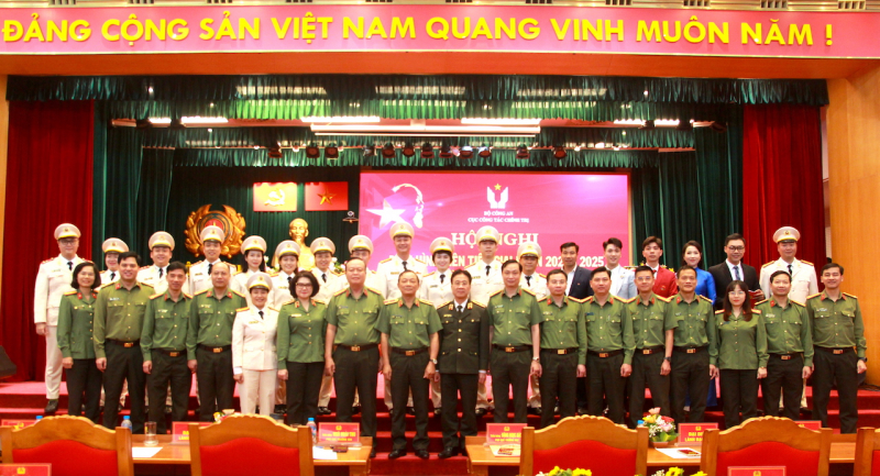 Tuyên dương 20 điển hình tiên tiến trách nhiệm, sáng tạo của Cục Công tác chính trị -0