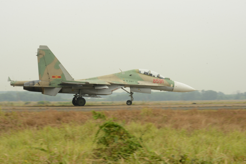 Các phi đội bay tập luyện, sẵn sàng xuất kích, tỏa sáng trên bầu trời TP Hồ Chí Minh  -1