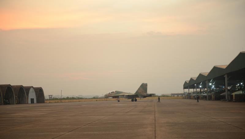 Các phi đội bay tập luyện, sẵn sàng xuất kích, tỏa sáng trên bầu trời TP Hồ Chí Minh  -1